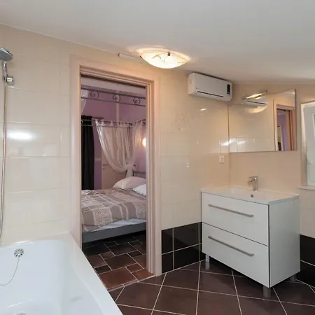 Luxury With A Swimming Pool - Gonar, Rab - 15575 *